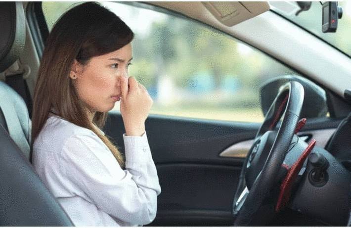 Mauvaise Odeur Voiture Comment Supprimer L Odeur Tabac D Essence Ou Vomi Tout Pratique